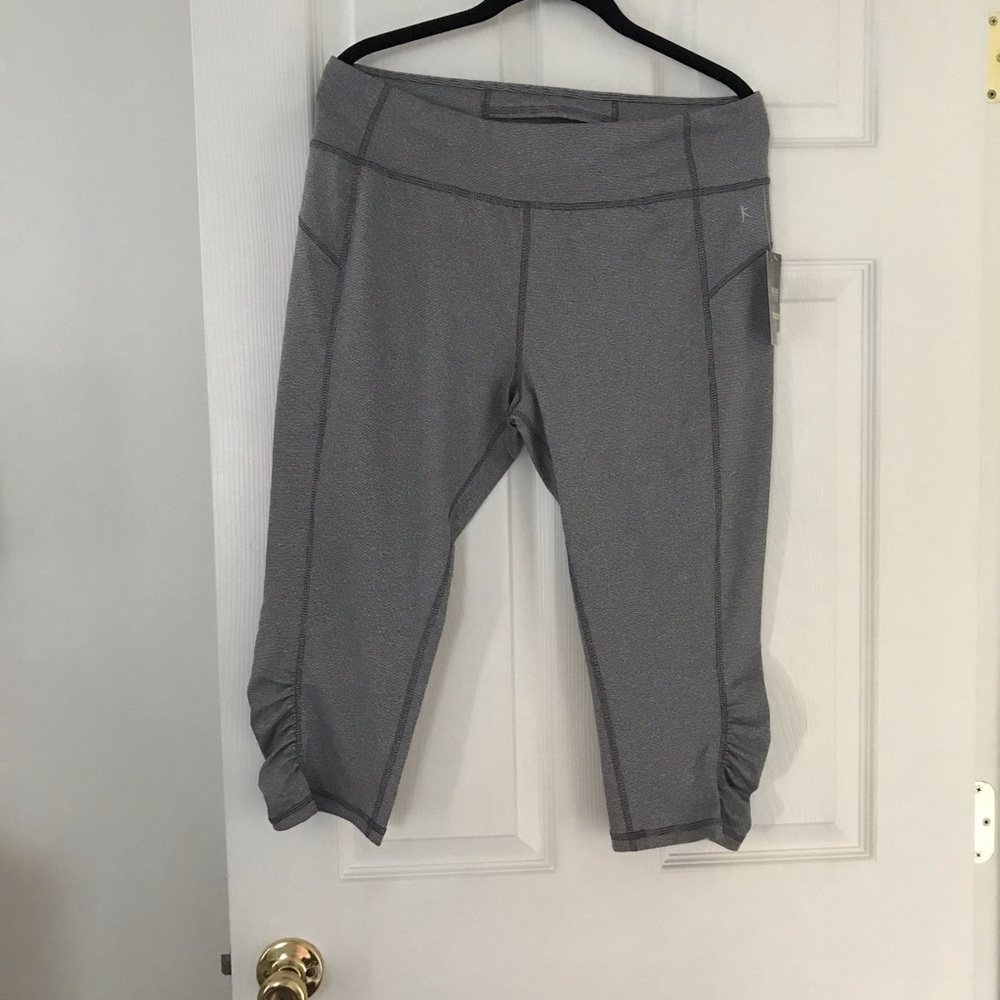 Sz L athletic workout leggings capri NWT